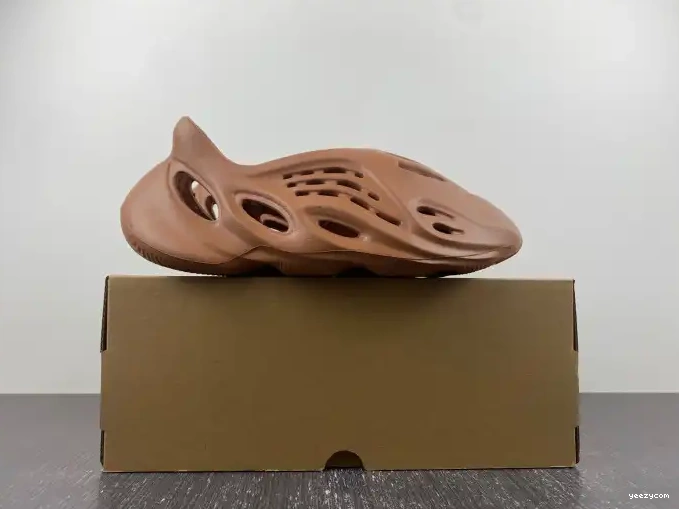 RNR Red Clay Foam HP5335 Yeezy Adidas 0608